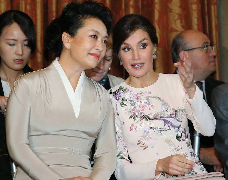 Recibimiento oficial de los Reyes al presidente de la República Popular China, Sr. Xi Jinping y su esposa, Peng Liyuan, en el Palacio Real de Madrid.