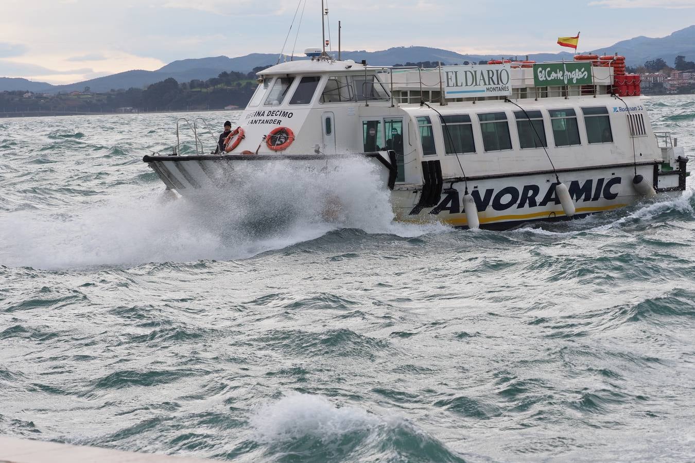 Así está hoy la bahía de Santander, azotada por el viento Sur