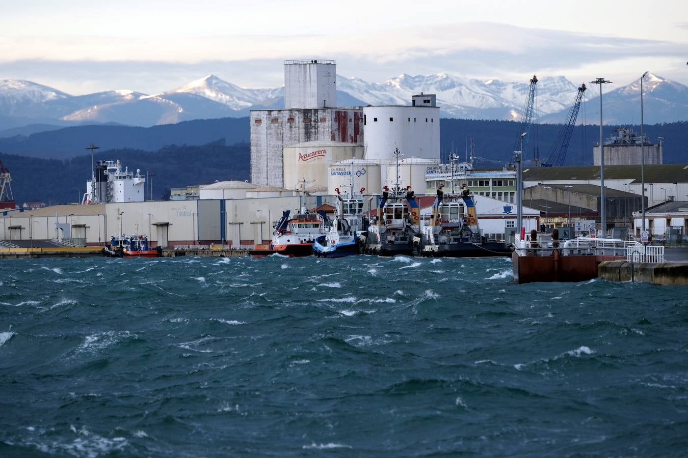 Así está hoy la bahía de Santander, azotada por el viento Sur