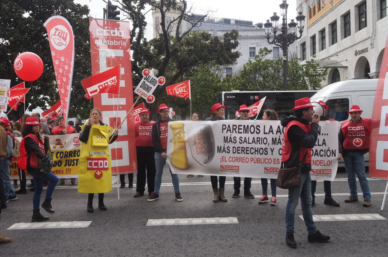 Fotos: Protesta de los trabajadores de Correos