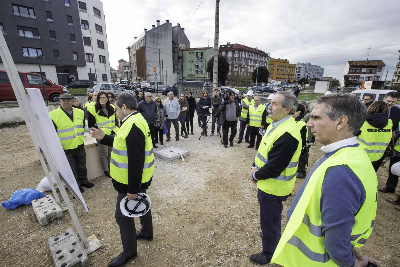 Fotos: Inicio de las obras de las 120 viviendas asequibles en San Román, en la calle Foramontanos