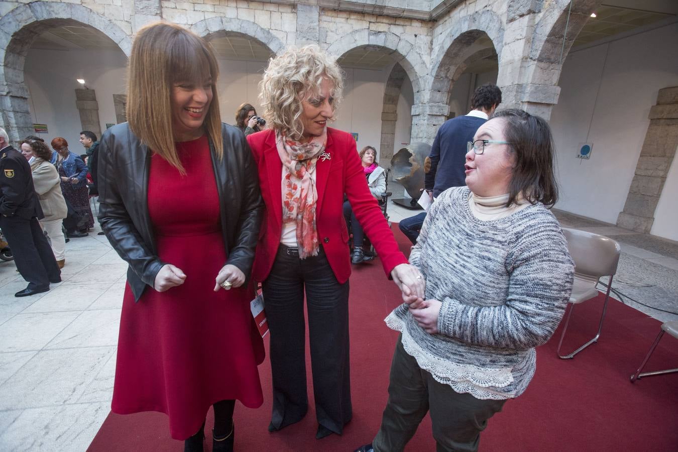 El Parlamento de Cantabria acoge los actos conmemorativos del Día Internacional y Europeo de las personas con discapacidad. Organizados por el Comité de Entidades representantes de Personas con Discapacidad de Cantabria (CERMI Cantabria), el evento congrega a personas con discapacidad y sus familias, voluntarios, profesionales y representantes de las instituciones y entidades de la región.