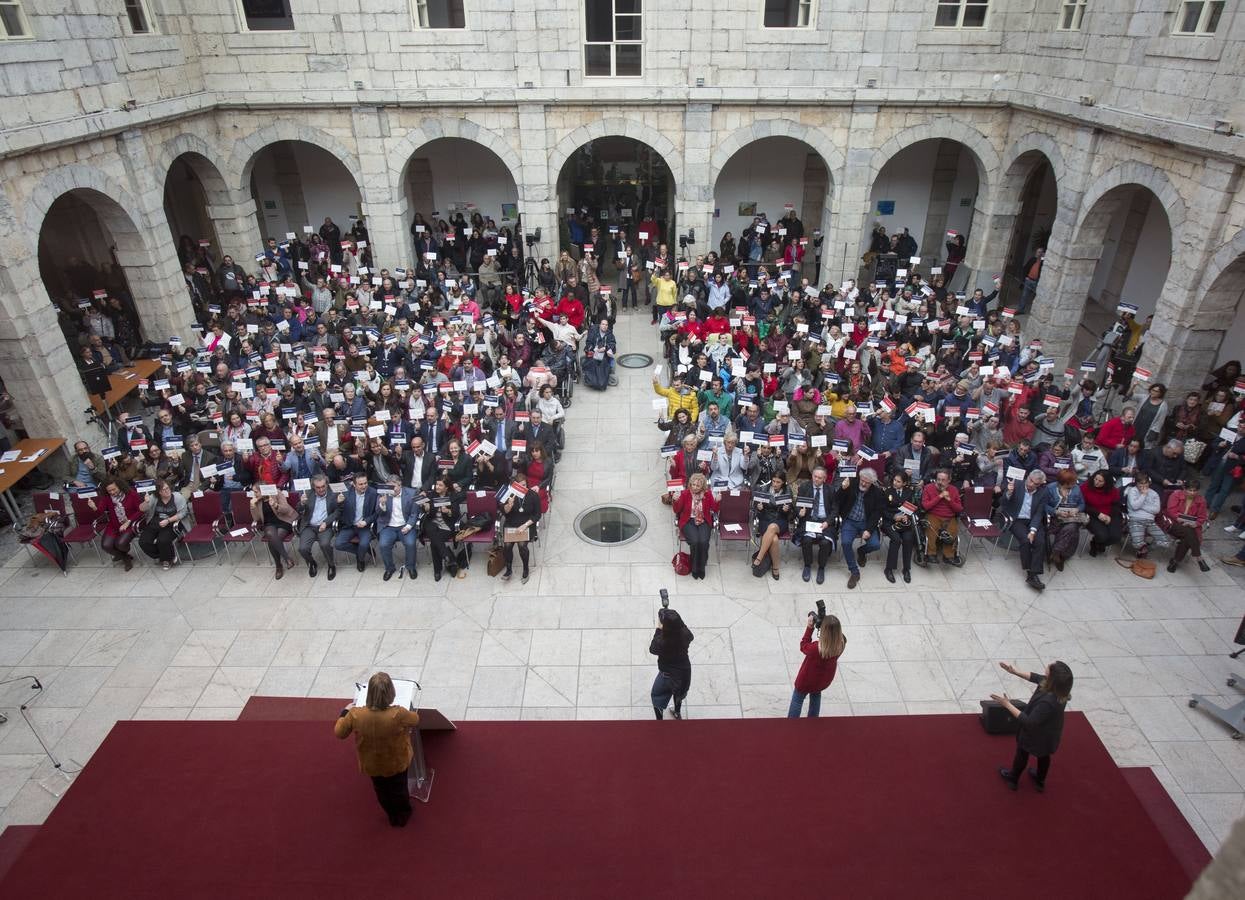 El Parlamento de Cantabria acoge los actos conmemorativos del Día Internacional y Europeo de las personas con discapacidad. Organizados por el Comité de Entidades representantes de Personas con Discapacidad de Cantabria (CERMI Cantabria), el evento congrega a personas con discapacidad y sus familias, voluntarios, profesionales y representantes de las instituciones y entidades de la región.