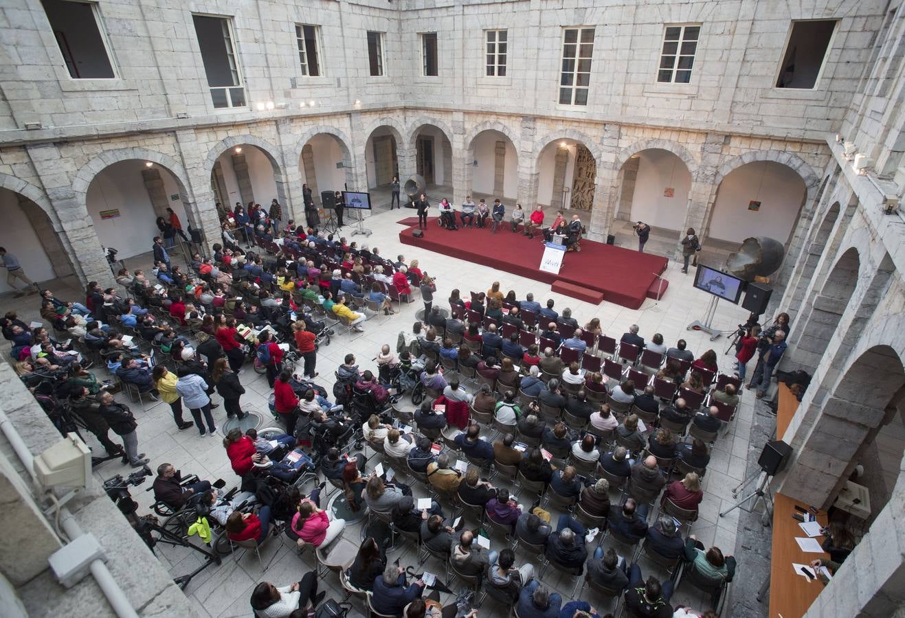 El Parlamento de Cantabria acoge los actos conmemorativos del Día Internacional y Europeo de las personas con discapacidad. Organizados por el Comité de Entidades representantes de Personas con Discapacidad de Cantabria (CERMI Cantabria), el evento congrega a personas con discapacidad y sus familias, voluntarios, profesionales y representantes de las instituciones y entidades de la región.