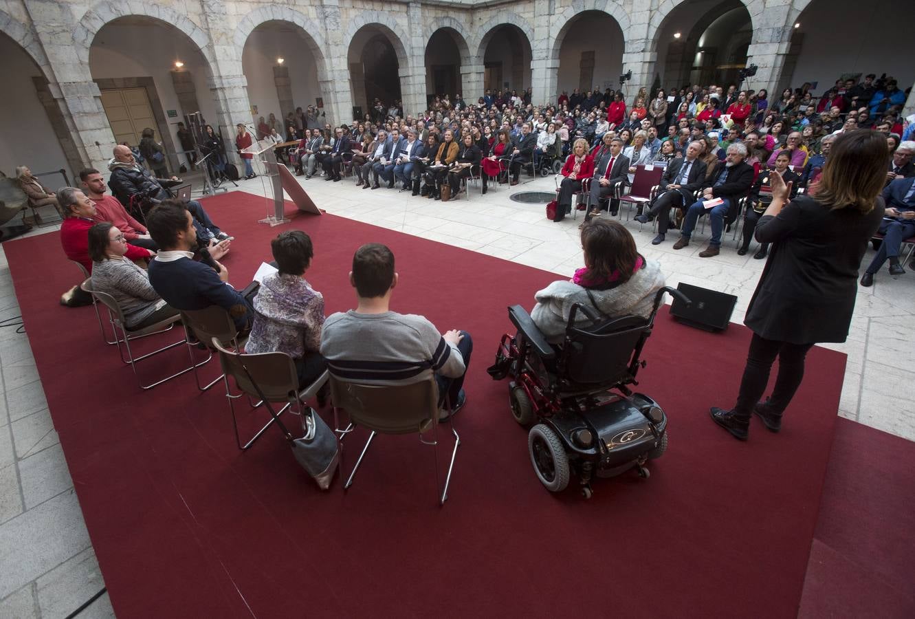 El Parlamento de Cantabria acoge los actos conmemorativos del Día Internacional y Europeo de las personas con discapacidad. Organizados por el Comité de Entidades representantes de Personas con Discapacidad de Cantabria (CERMI Cantabria), el evento congrega a personas con discapacidad y sus familias, voluntarios, profesionales y representantes de las instituciones y entidades de la región.