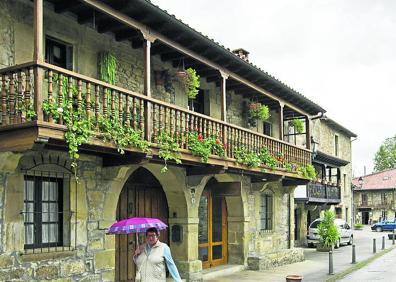 Imagen secundaria 1 - Arriba, Barcena Mayor. Abajo, Liérganes y Santillana del Mar.