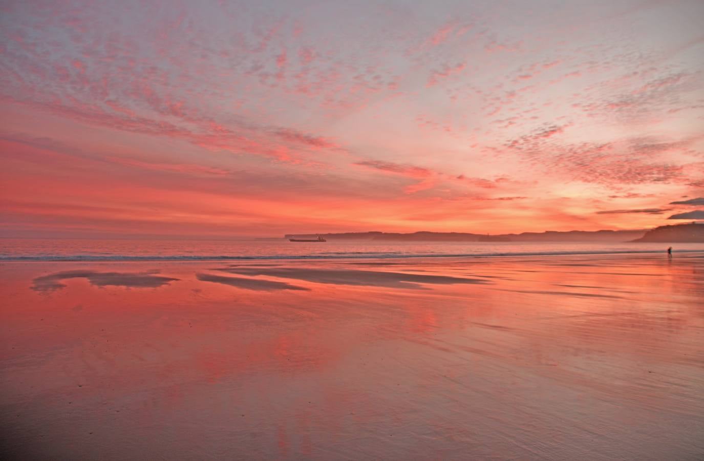 El viento sur y su infinita paleta de colores han sido dos de los grandes protagonistas del otoño en Santander, donde han deja estampas llenas de luz y color.