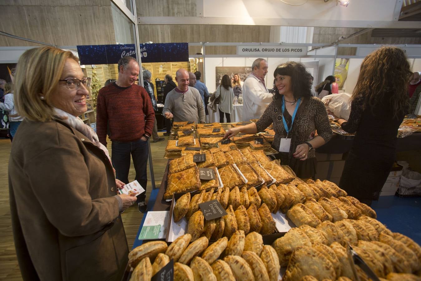 La Feria del Producto de Cantabria vive su segunda jornada en el Palacio de Exposiciones de Santander.