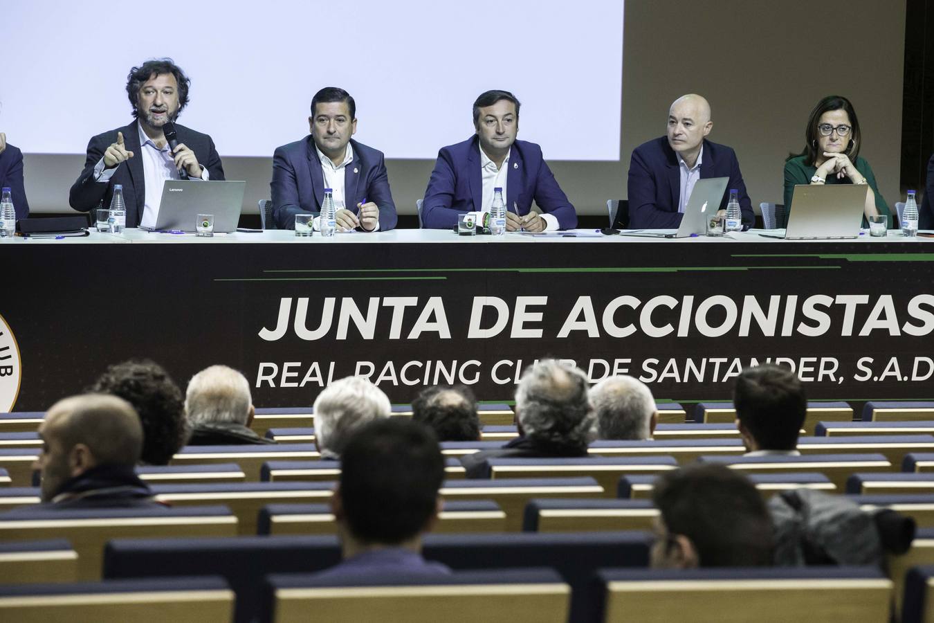 El club cántabro ha celebrao su asamble anual para aprobar un presupuestos de 3,5 millones de euros.