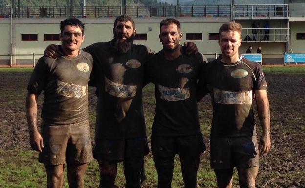 Solis, Mora, Yoel y Viti, canteranos y cántabros, tras el partido.