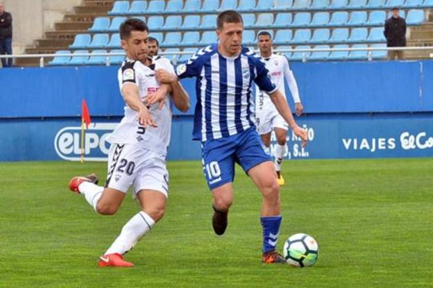 Alberto Noguera, durante uno de los partidos que jugó con el Lorca. 