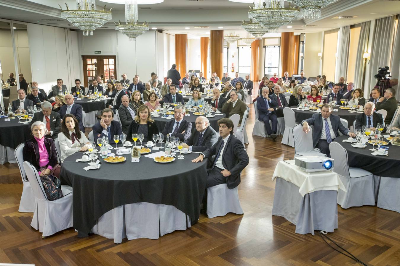 Fotos: Antón Costas en el Foro Económico