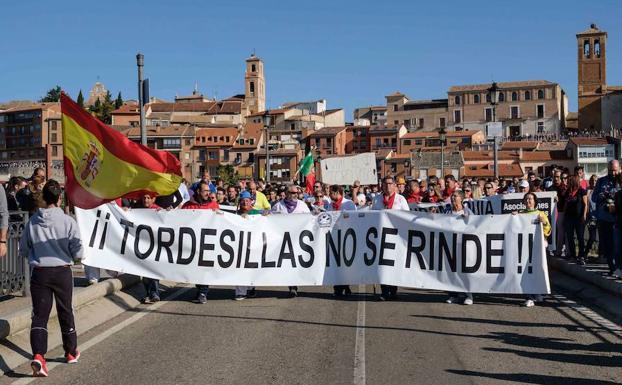 Vecinos de Tordesillas se manifiestan en defensa del Toro de la Vega.