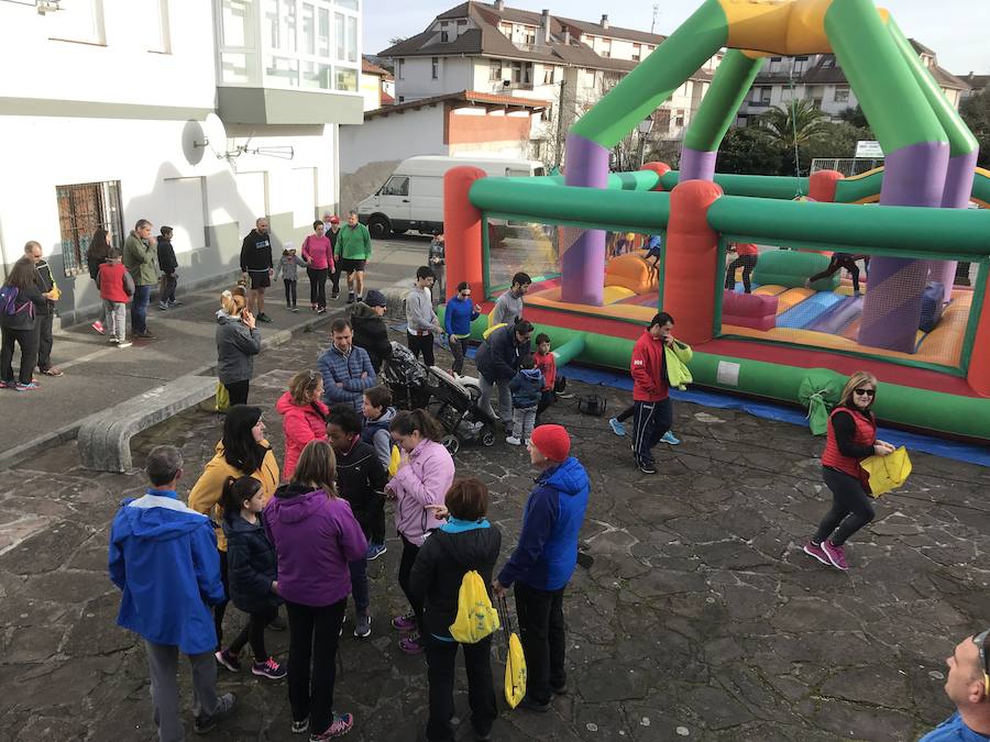 Los vecinos han participado esta mañana en una marcha a favor de la asociación 'Buscando Sonrisas'