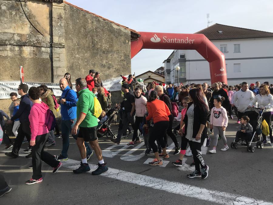 Los vecinos han participado esta mañana en una marcha a favor de la asociación 'Buscando Sonrisas'