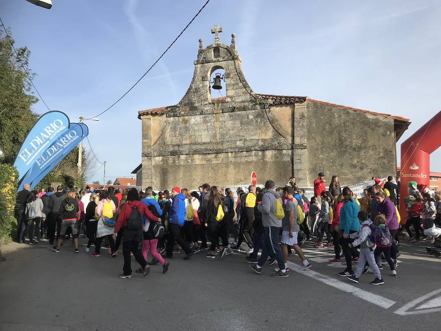 Los vecinos han participado esta mañana en una marcha a favor de la asociación 'Buscando Sonrisas'