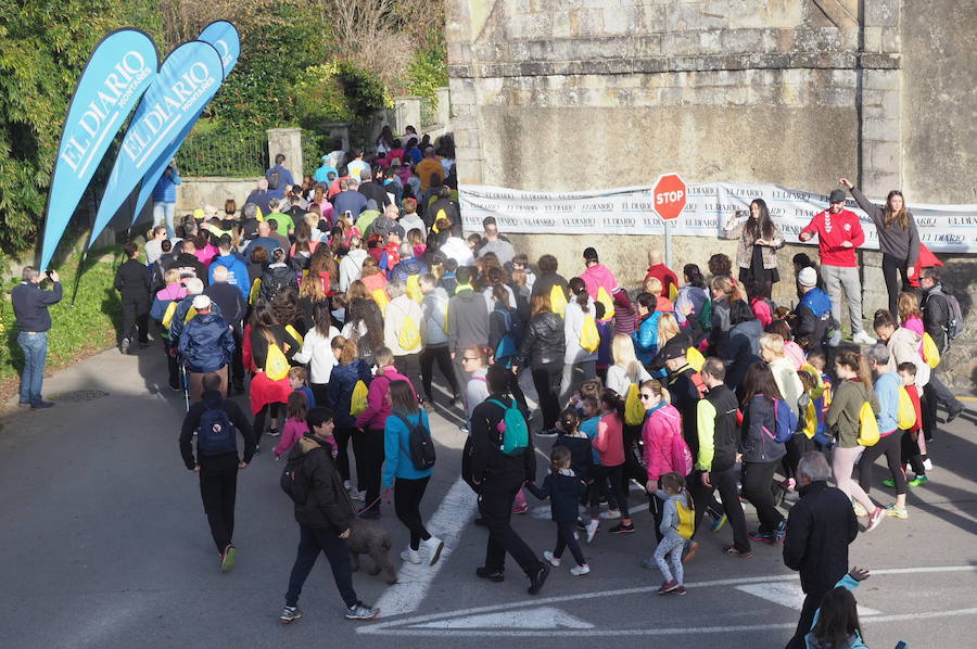 Los vecinos han participado esta mañana en una marcha a favor de la asociación 'Buscando Sonrisas'