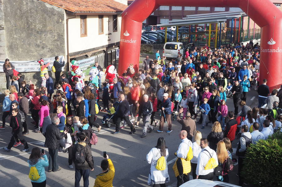 Los vecinos han participado esta mañana en una marcha a favor de la asociación 'Buscando Sonrisas'