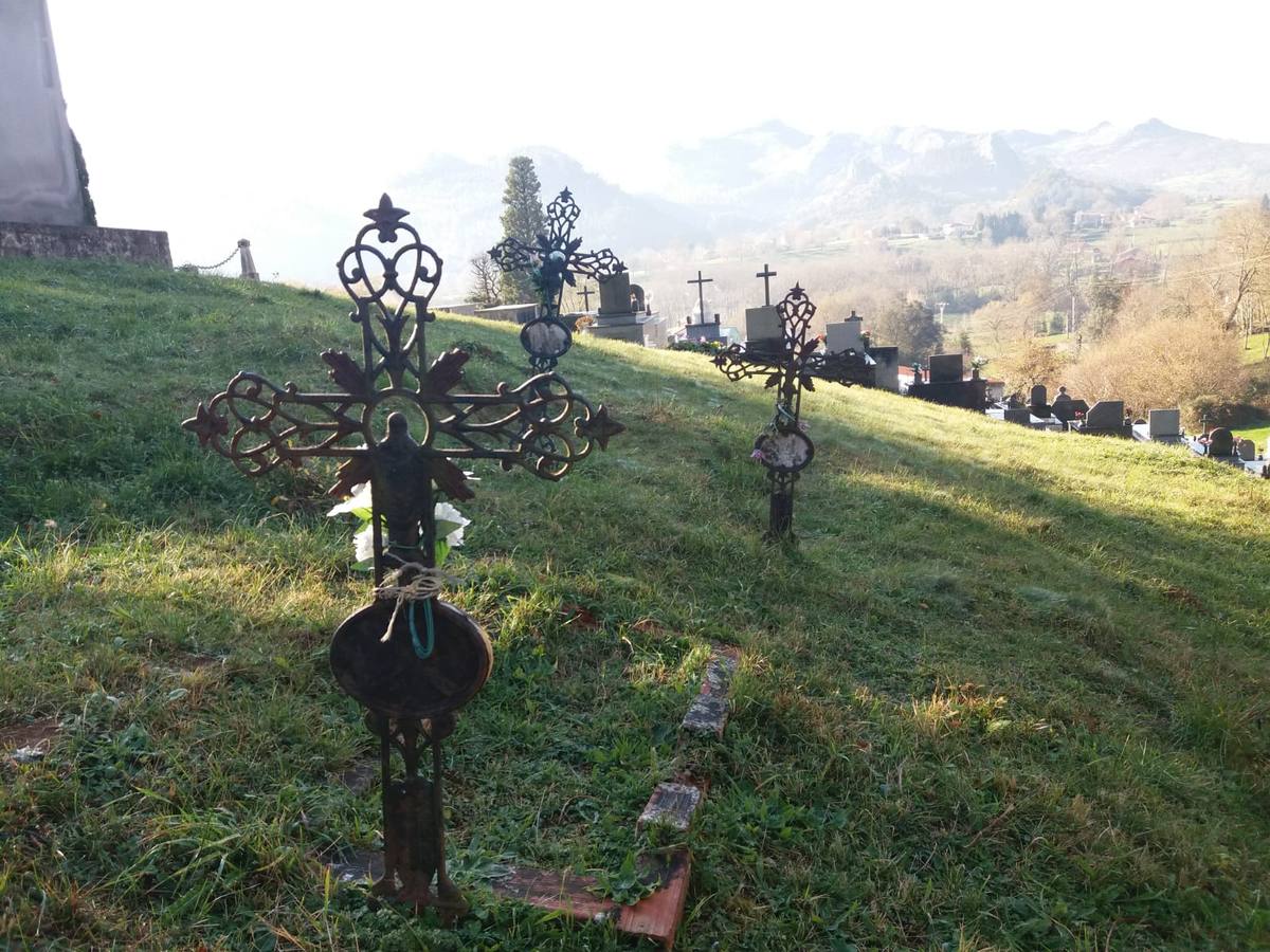 Lugar de enterramiento civil, en el cementerio de Riotuerto.