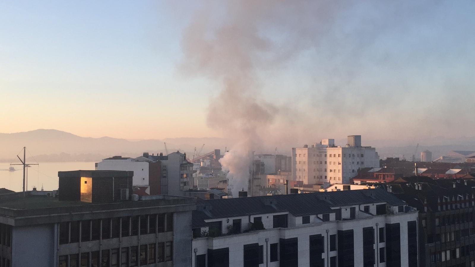 Fotos: Incendio en la cuarta planta de un edificio de la calle Madrid