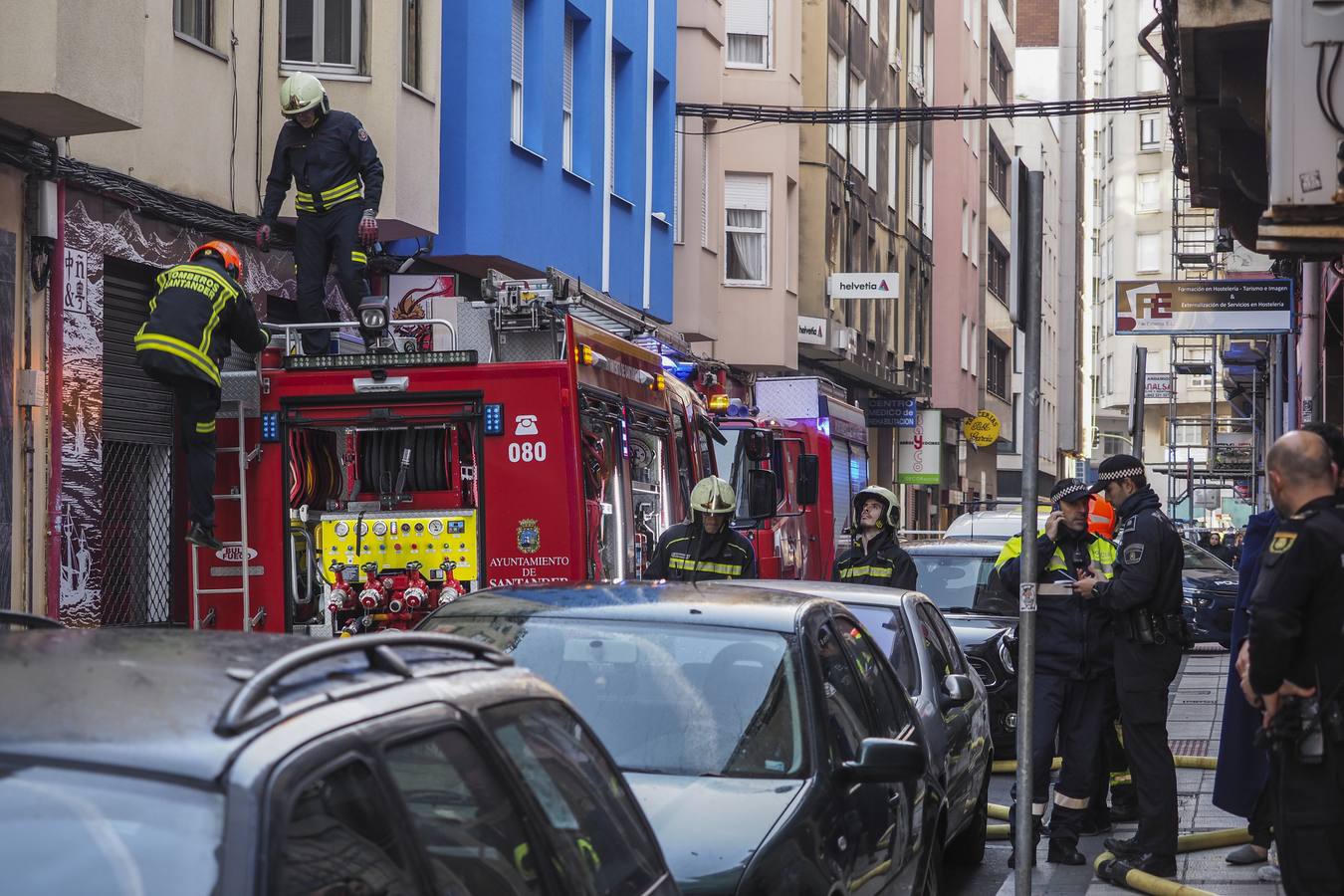 Fotos: Incendio en la cuarta planta de un edificio de la calle Madrid