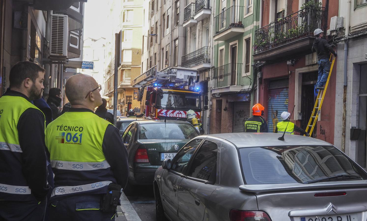 Fotos: Incendio en la cuarta planta de un edificio de la calle Madrid