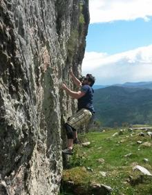 Imagen secundaria 2 - Diferentes travesías en Cantabria. Playa de los Peligros (arriba), Torrelavega (abajo, derecha) e Ibio (abajo, izquierda).