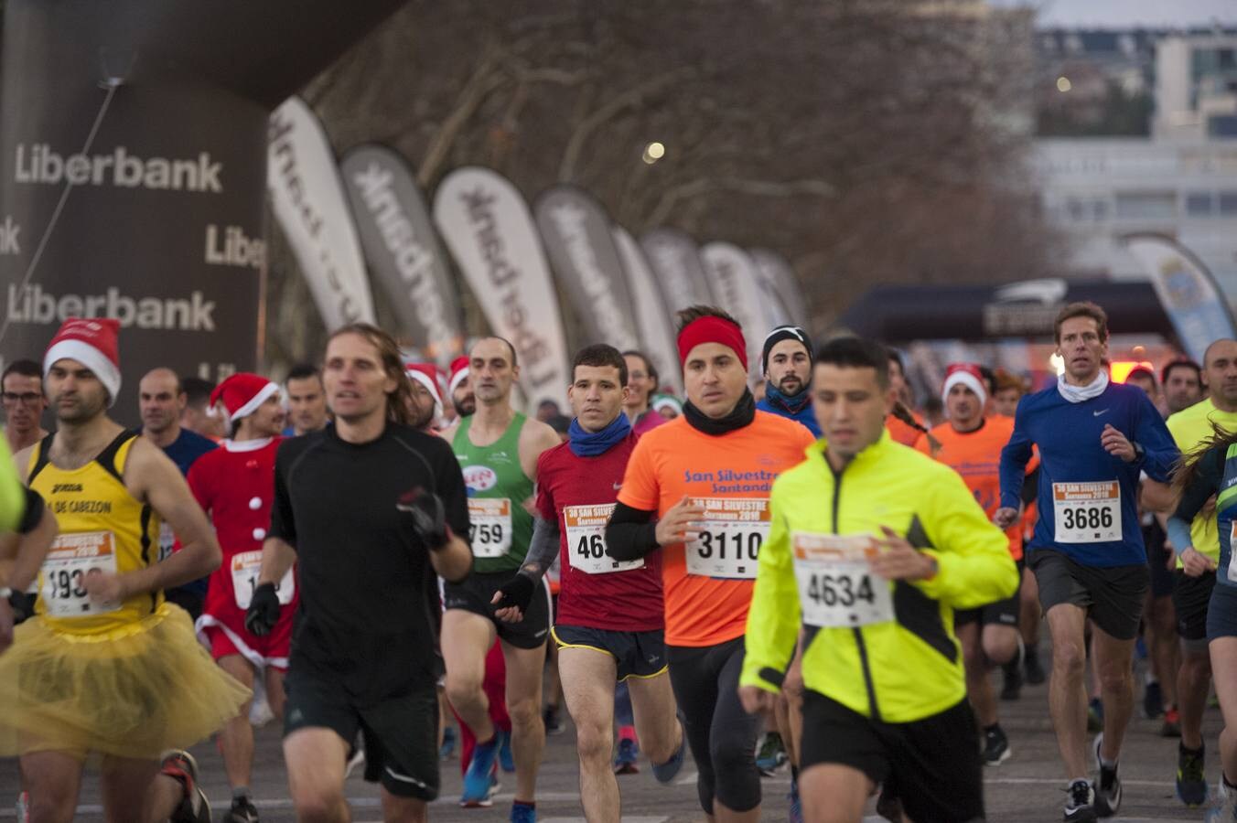 Fotos: 5.208 corredores han tomado la salida en la San Silvestre