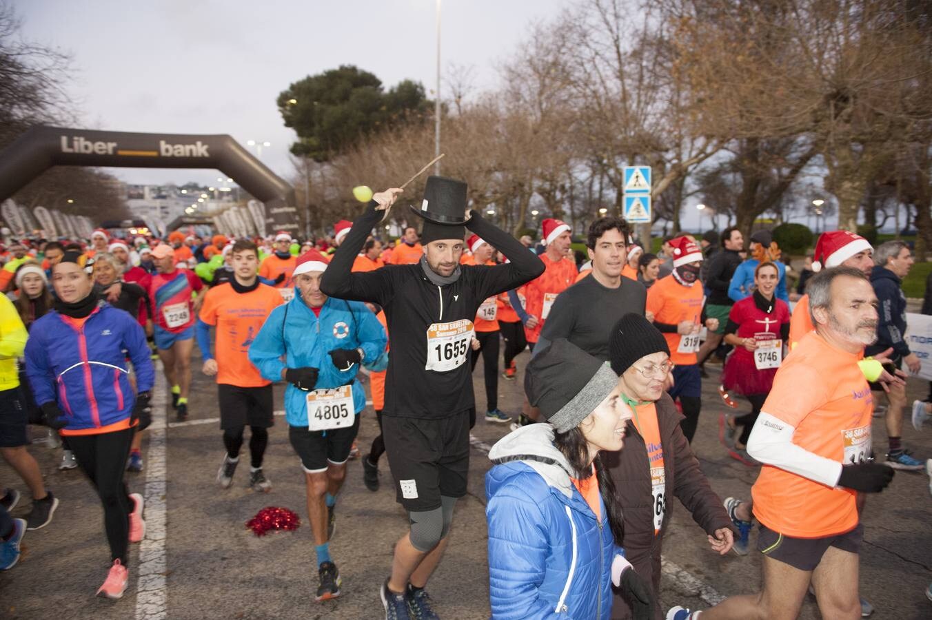 Fotos: 5.208 corredores han tomado la salida en la San Silvestre