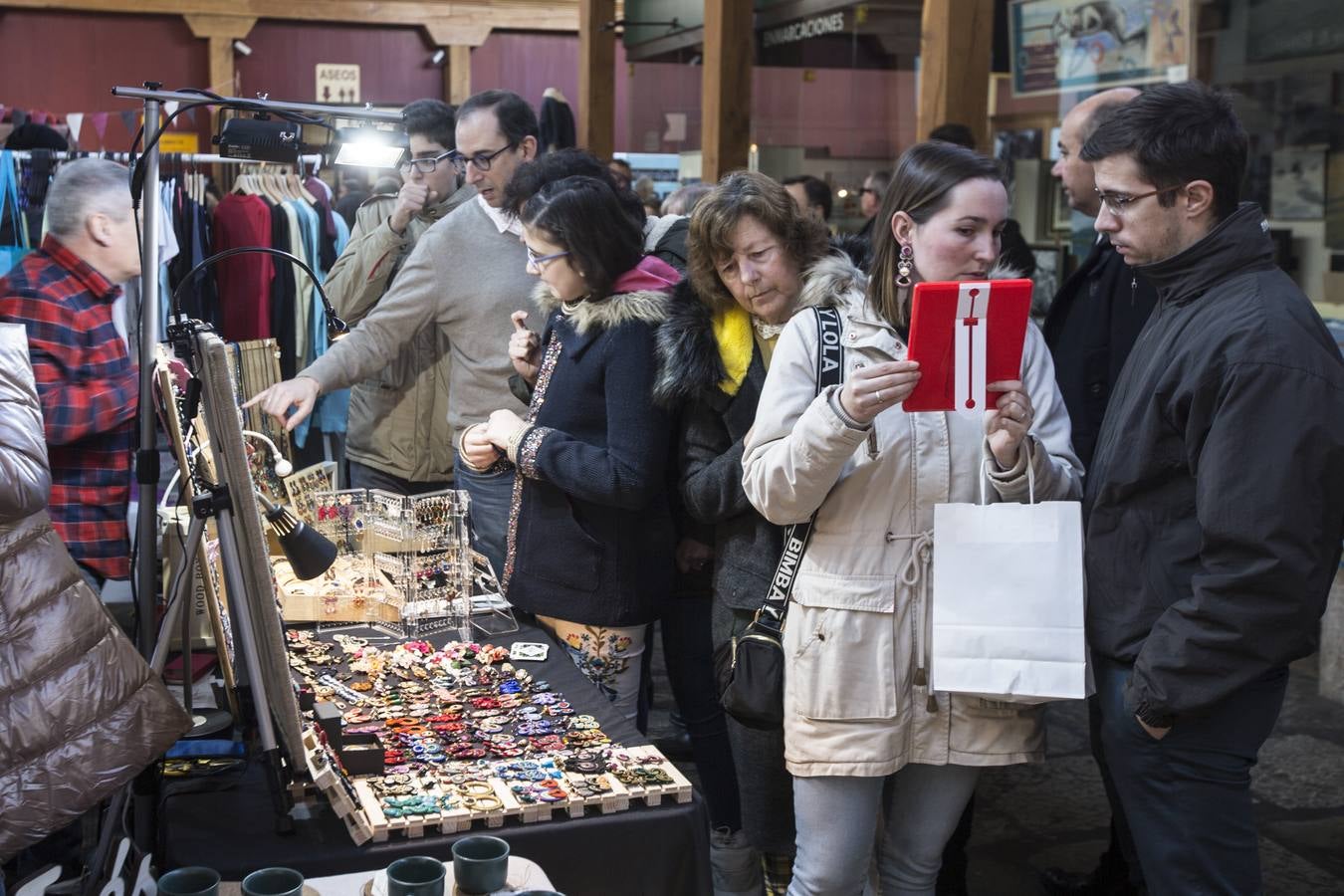 El Mercado del Este se convirtió por un día en escaparate de de prensa y objetos únicos y artesanales