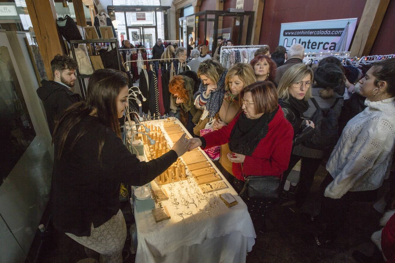 El Mercado del Este se convirtió por un día en escaparate de de prensa y objetos únicos y artesanales