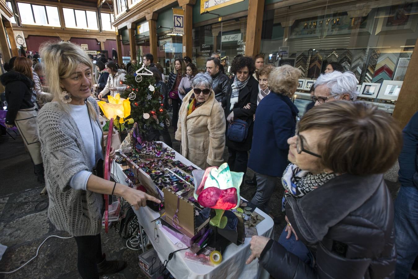 El Mercado del Este se convirtió por un día en escaparate de de prensa y objetos únicos y artesanales