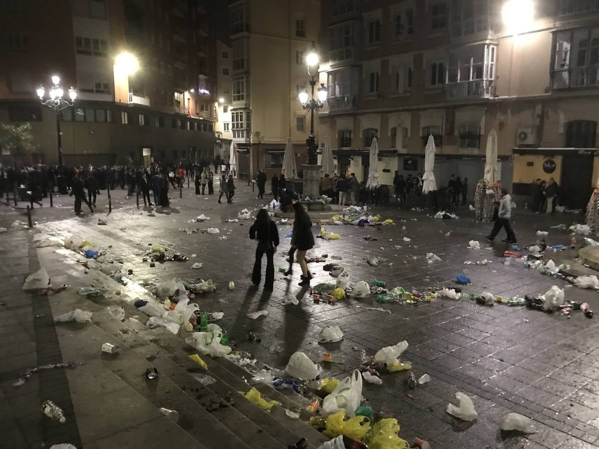 Suciedad en las calles tras la celebración de la entrada del nuevo año