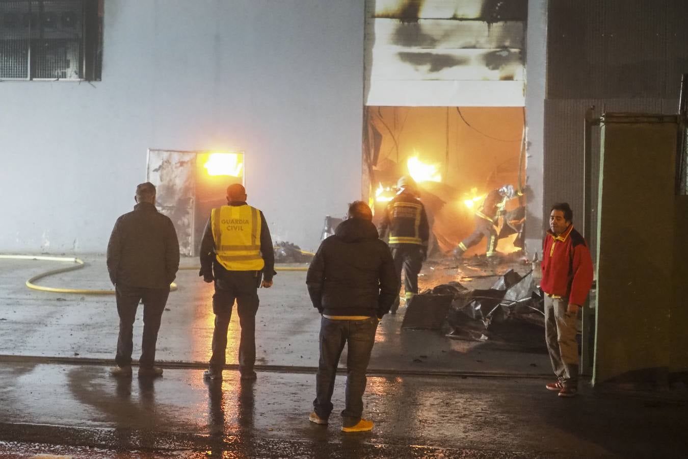 El fuego destruyó en la madrugada del día 1 gran parte de las instalaciones de una nave panificadora.