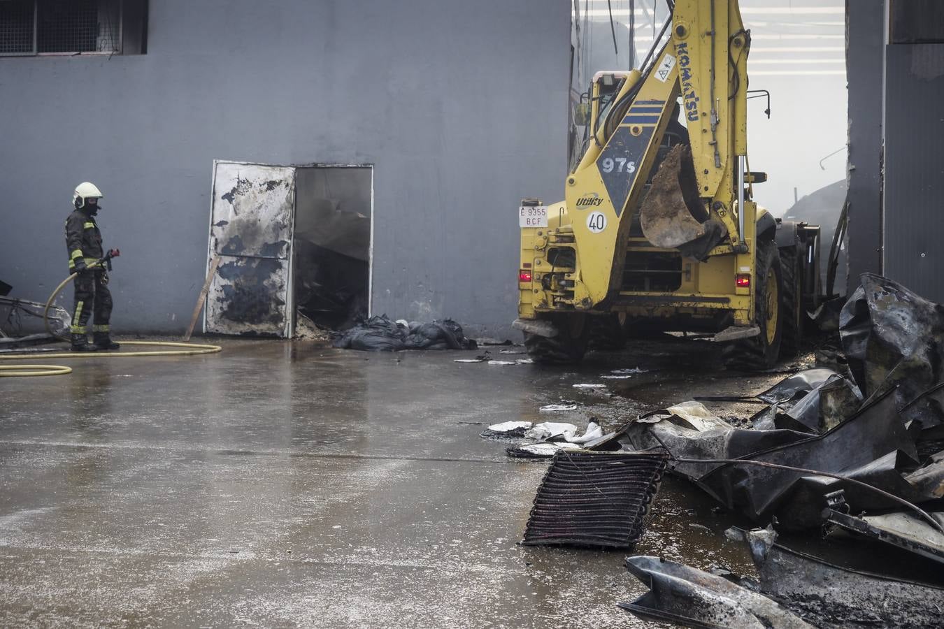 El fuego destruyó en la madrugada del día 1 gran parte de las instalaciones de una nave panificadora.