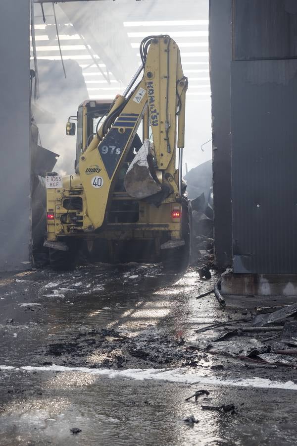 El fuego destruyó en la madrugada del día 1 gran parte de las instalaciones de una nave panificadora.