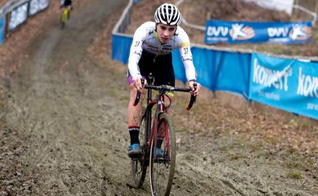 Gonzalo Inguanzo, en plena competición en el circuito de Baal.