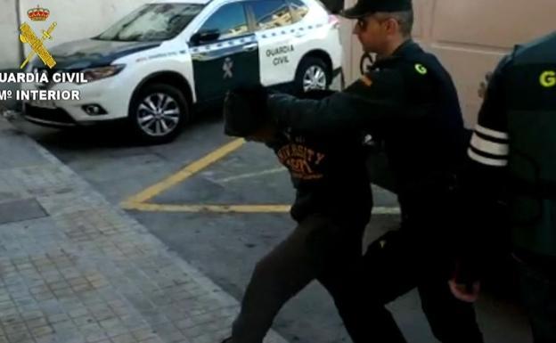 La Guardia Civil busca más víctimas de los agresores sexuales detenidos en Callosa