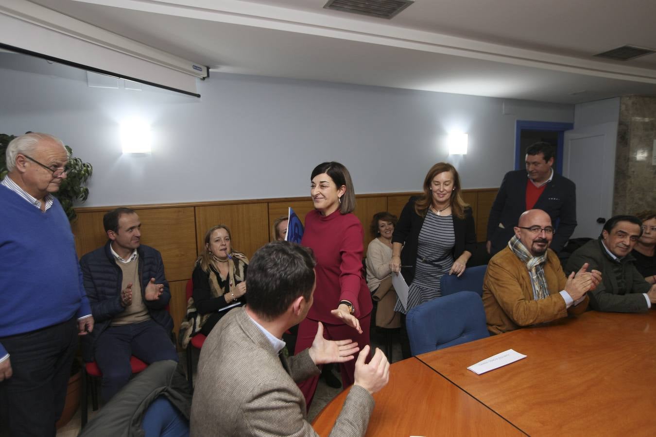 María José Sáenz de Buruaga entra en la reunión de la Ejecutiva del partido.