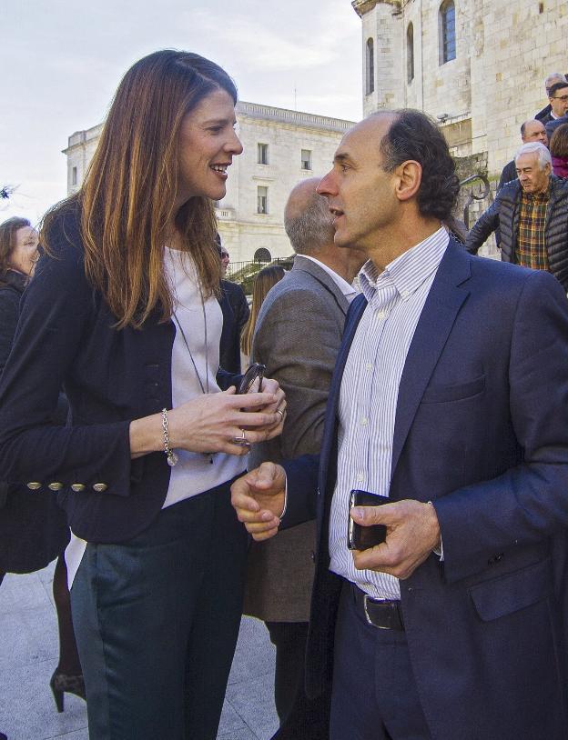 Beitia, junto a su mentor en política, Ignacio Diego. 