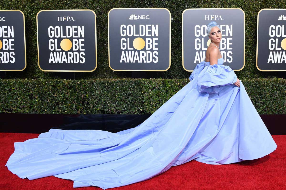 Lady Gaga no faltó a la cita y deslumbró con un espectacular vestido de alta costura de Valentino.