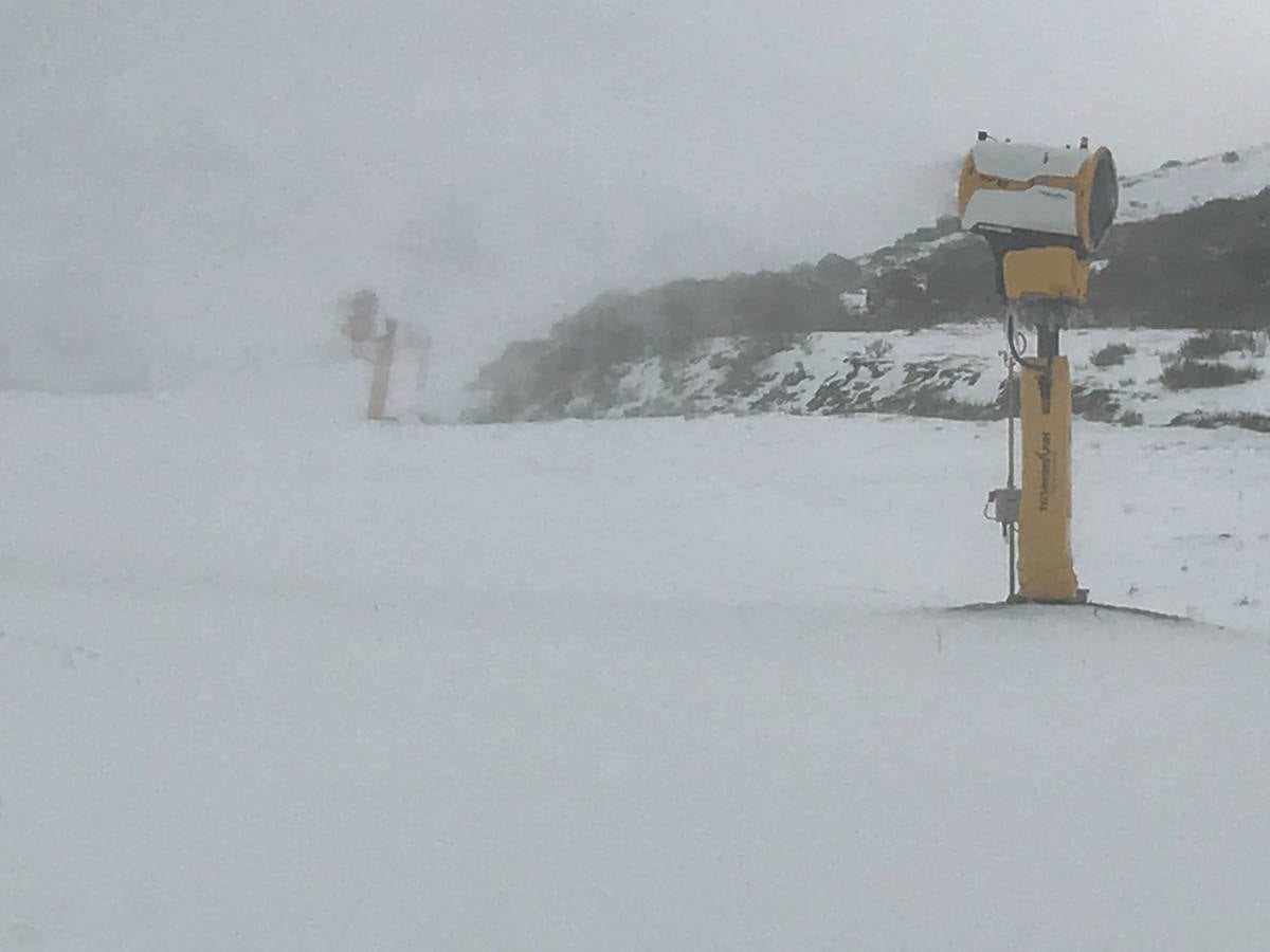 Fotos: La subida a Lunada se tiñe de blanco