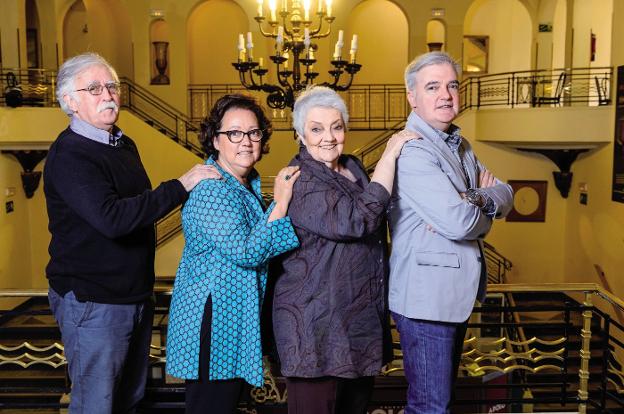De izquierda a derecha Carlos Zubiaga, Estíbaliz, Amaya e Iñaki Uranga.