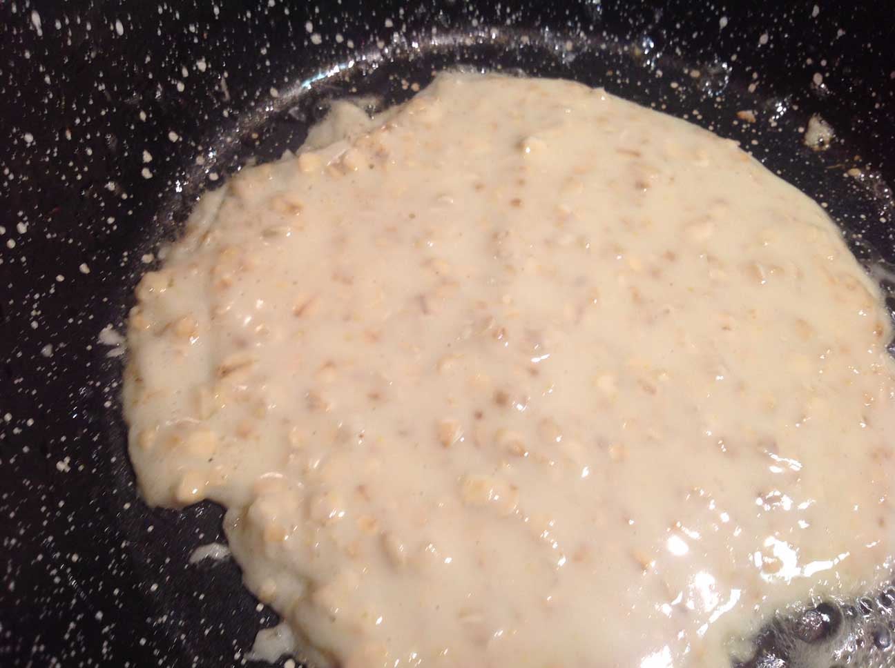 8-Untar la sartén con mantequilla y hacer las tortillas de avena.