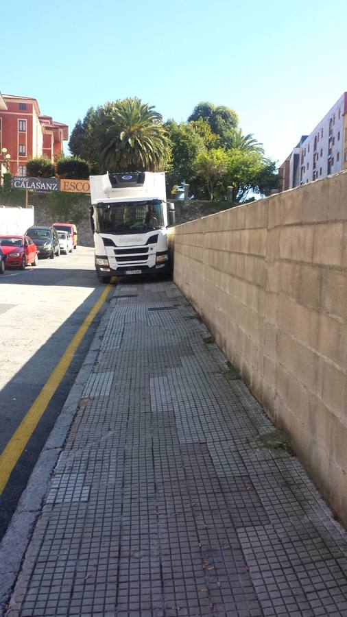 Fotos: Las calles del Ensanche, copadas por los coches