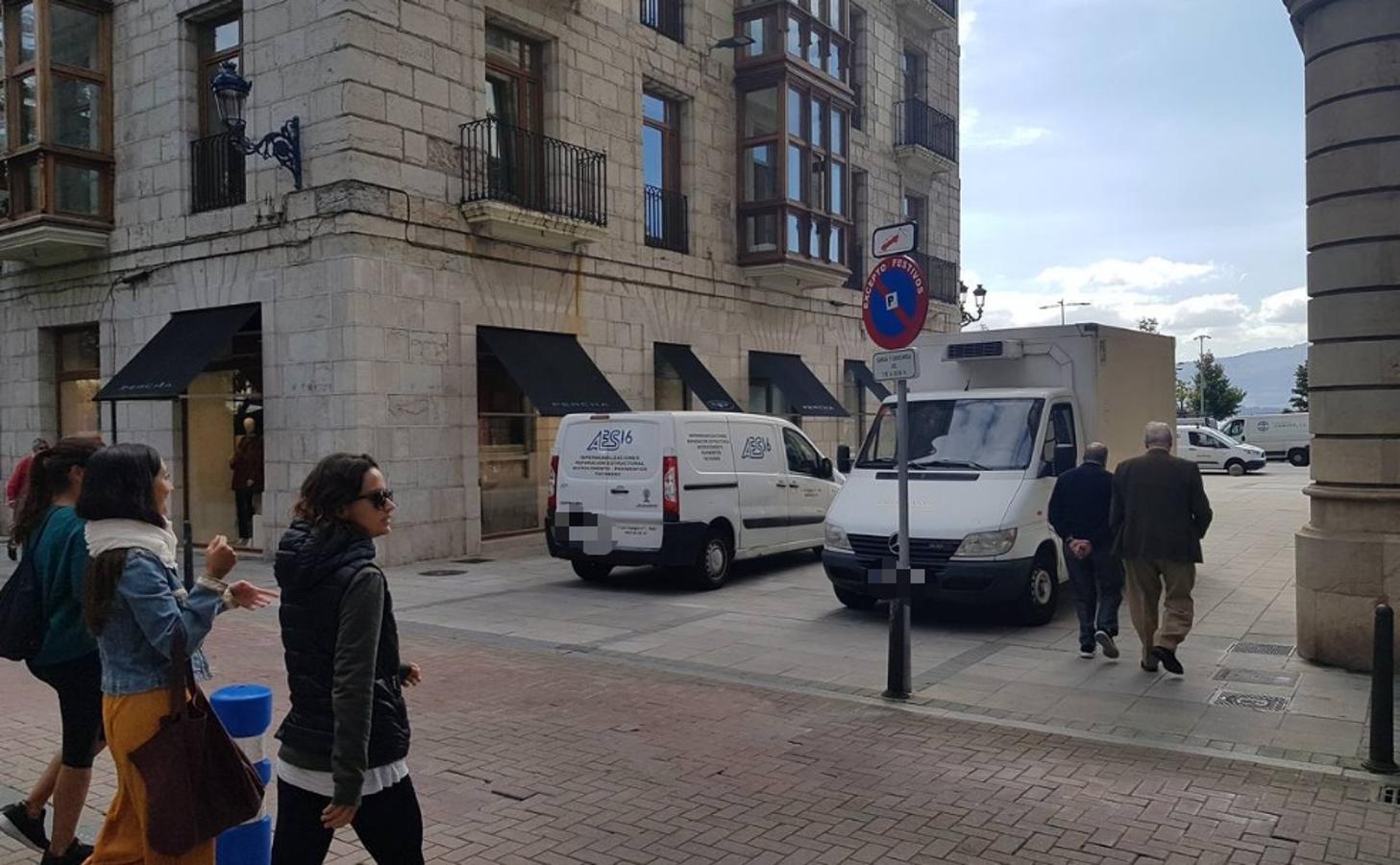 Fotos: Las calles del Ensanche, copadas por los coches