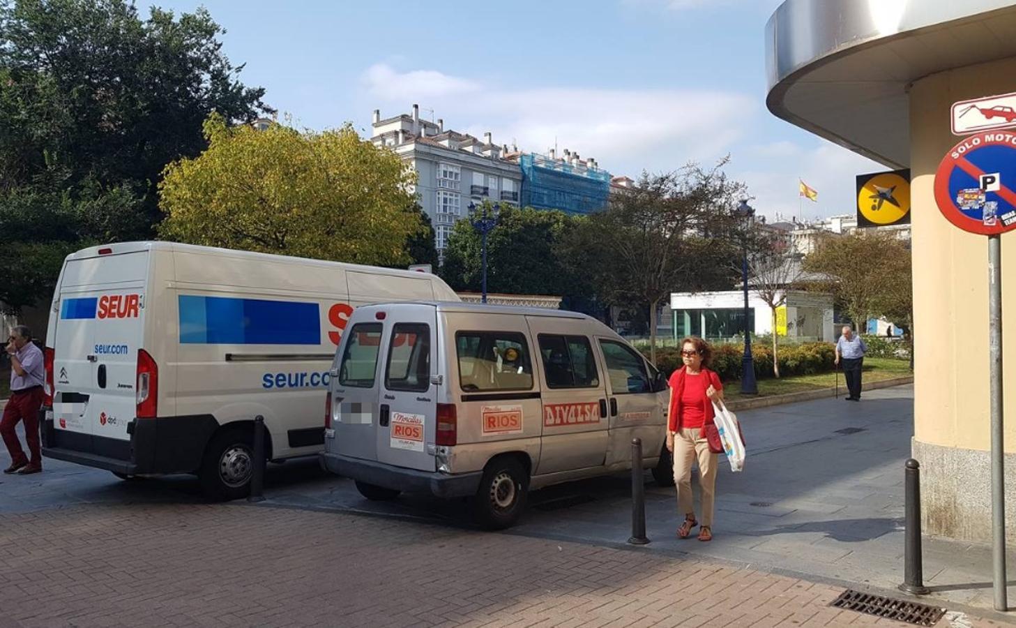 Fotos: Las calles del Ensanche, copadas por los coches