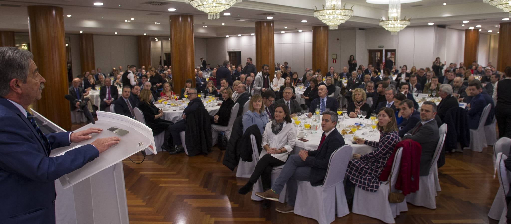 Fotos: Imágenes del Foro Económico de El Diario Montañés, que ha tenido a Revilla como ponente