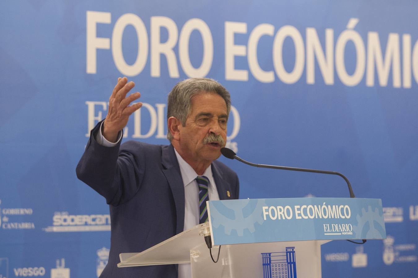 Fotos: Imágenes del Foro Económico de El Diario Montañés, que ha tenido a Revilla como ponente