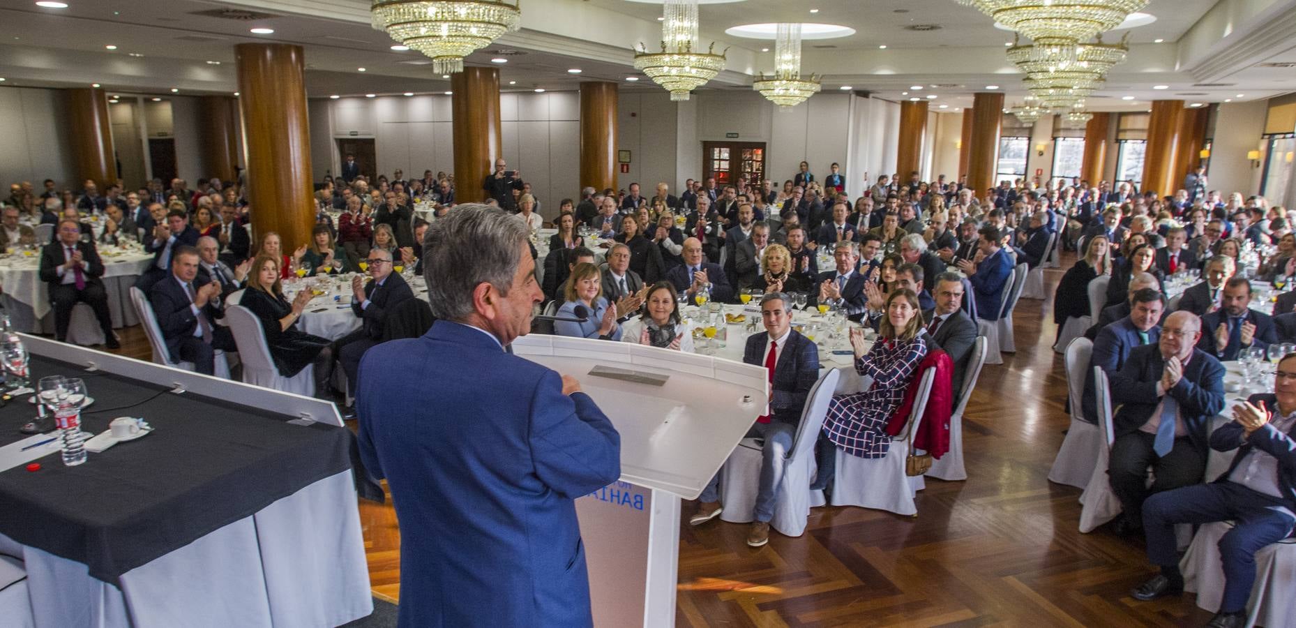 Fotos: Imágenes del Foro Económico de El Diario Montañés, que ha tenido a Revilla como ponente